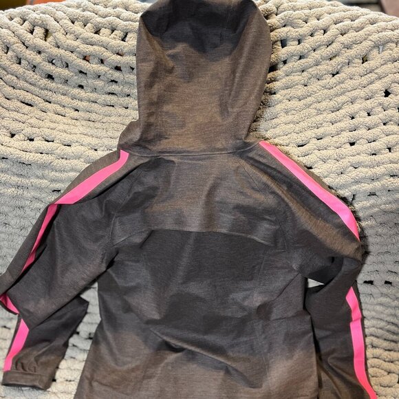 Lululemon The Drizz Lightweight Rain Jacket in Black Cherry Size 4 - Picture 7 of 16